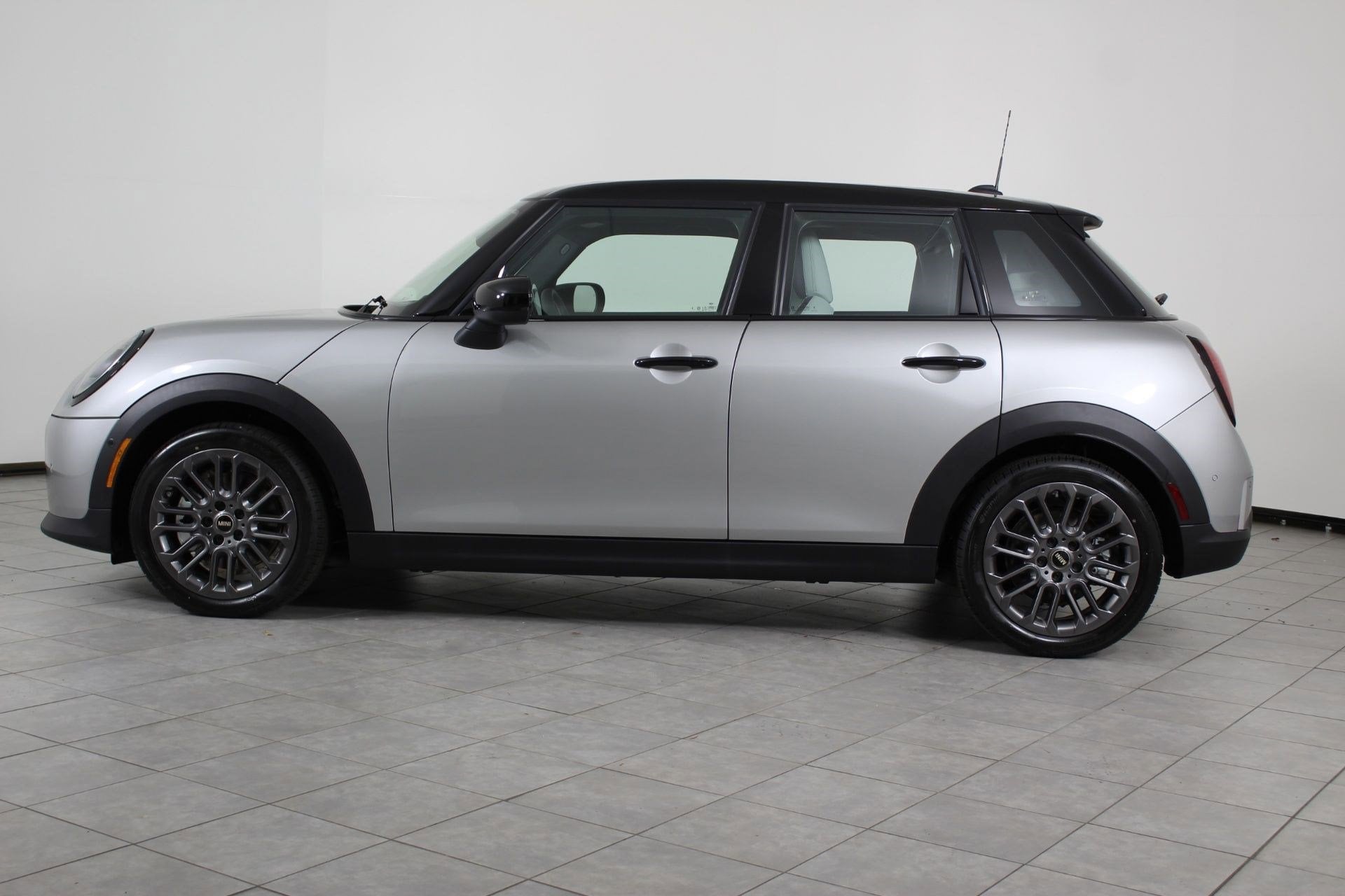 mini hardtop 4 door 2026 WMW43GD07T2X99647 image mini hardtop 4 door 2026 WMW43GD07T2X99647 image